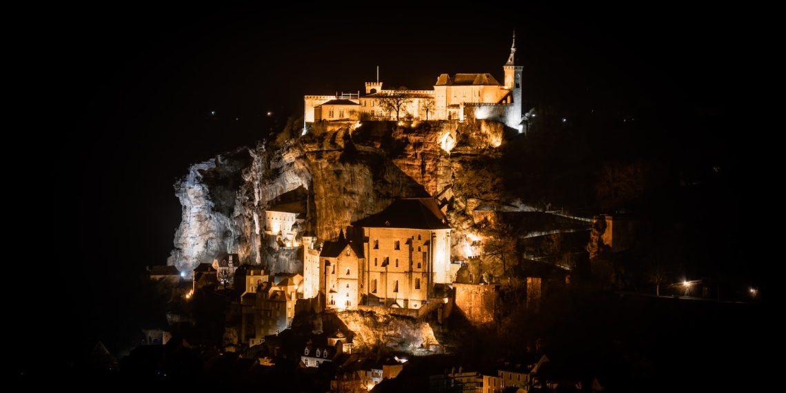Les 9 plus beaux villages de montagne à découvrir en France - plare. a castle lit up at night on a hill