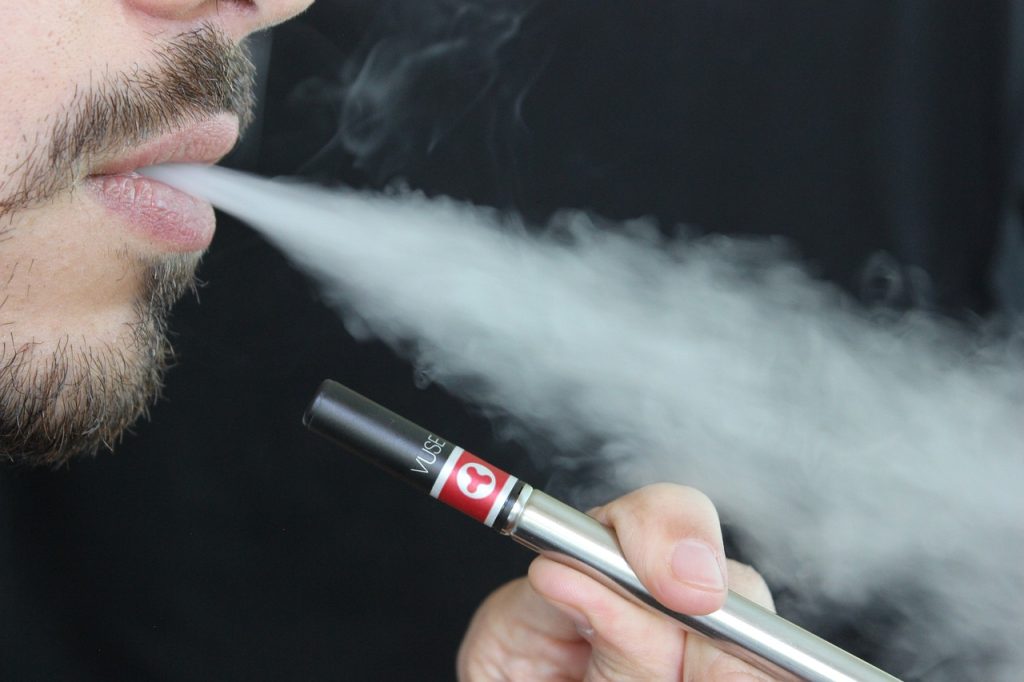 Cigarette électronique : les astuces pour vapoter sans tousser - plare. c617a72ec77c9cea8ab5ef03972bc82d - plare.