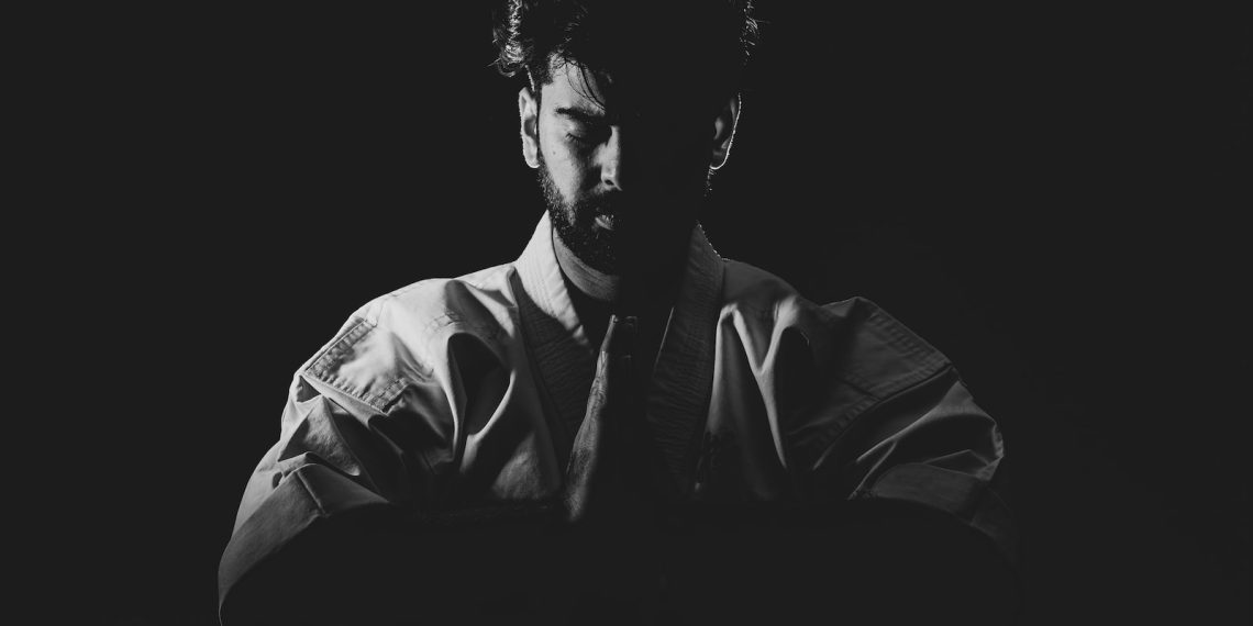 Comment améliorer sa concentration ? - plare. man in white dress shirt
