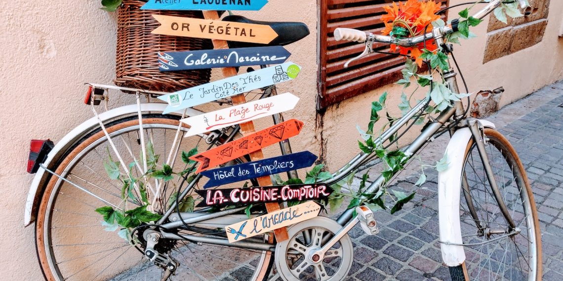 Les 5 plus beaux itinéraires à vélo à travers la France pour les cyclotouristes - plare. white bicycle