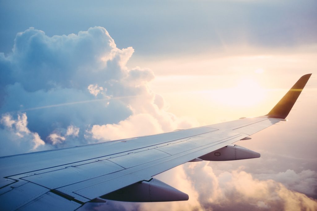Comment devenir pilote de ligne ? - plare. aerial photography of airliner