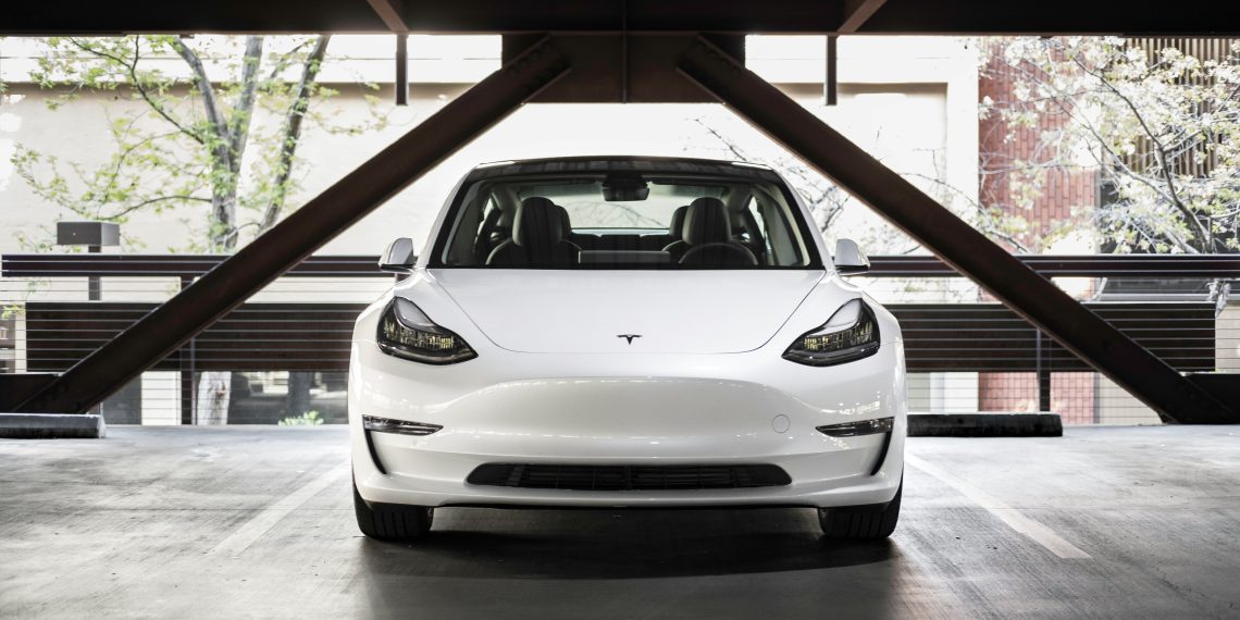 La Tesla Model 3, une voiture électrique révolutionnaire - plare. La Tesla Model 3 une voiture electrique revolutionnaire - plare.