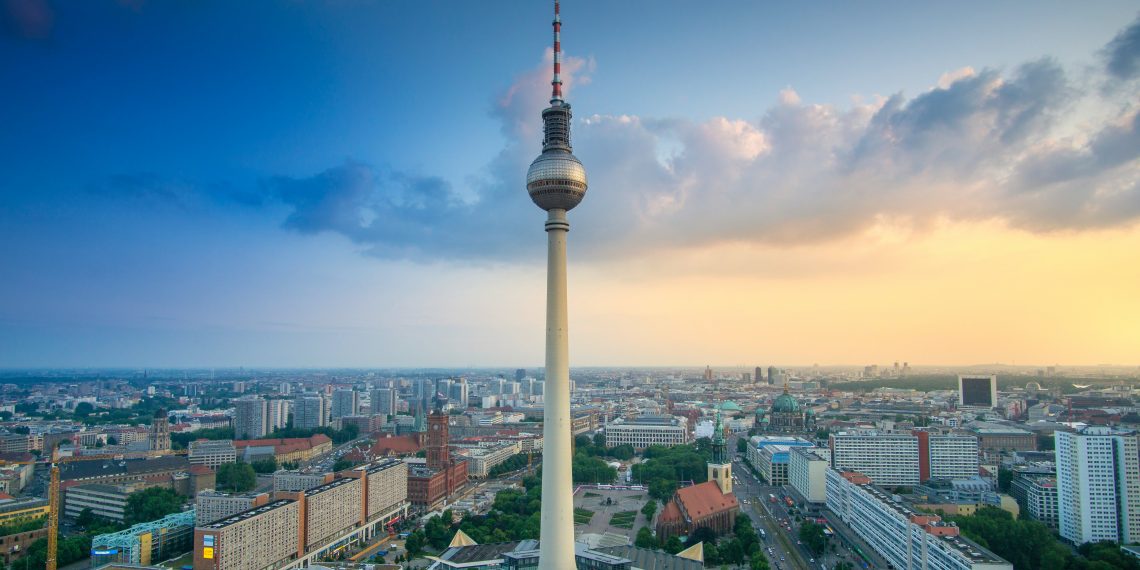découvrez tout ce qu'il y a à savoir sur berlin, capitale dynamique et historique de l'allemagne, avec ses monuments emblématiques, sa riche histoire et sa scène artistique fascinante.