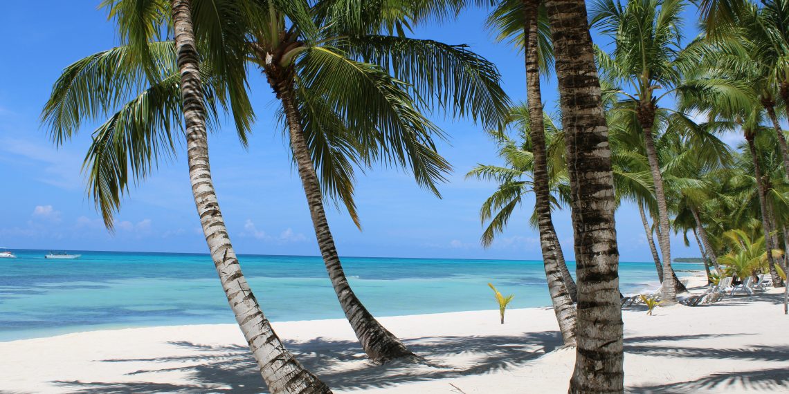 Séjours ensoleillés : Comment trouver le parfait paradis tropical pour vos vacances ? - plare. découvrez un paradis tropical : plages de sable fin, eaux turquoises et végétation luxuriante. réservez votre escapade au paradis dès maintenant !