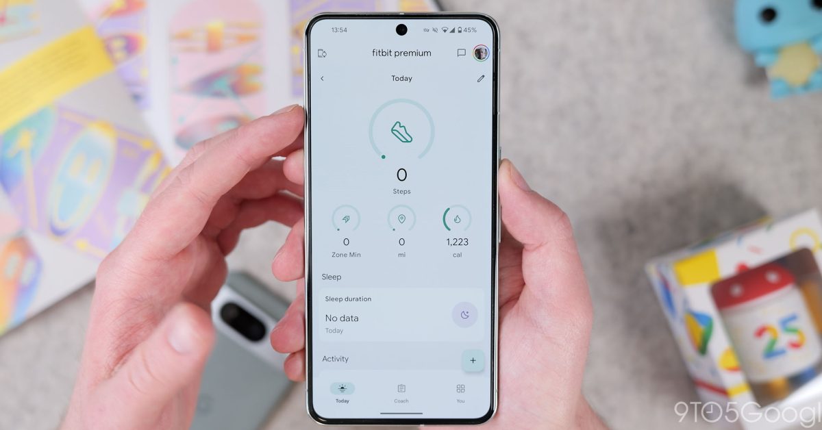 Génère un nouveau titre SEO légèrement accrocheur à partir de Fitbit app redesigns Health Metrics UI on Android, iOS, en intégrant des mots-clés pertinents. Ne commence pas par "découvrir" ou un mot proche. Utilise une seule majuscule par phrase, sauf pour les noms propres et les entités nommés. Assure-toi que la première lettre du titre est toujours en majuscule. Ne pas ajouter de date si le titre d'origine n'en contient pas. Convertis les prix en dollars en euros en utilisant un taux de change actuel.