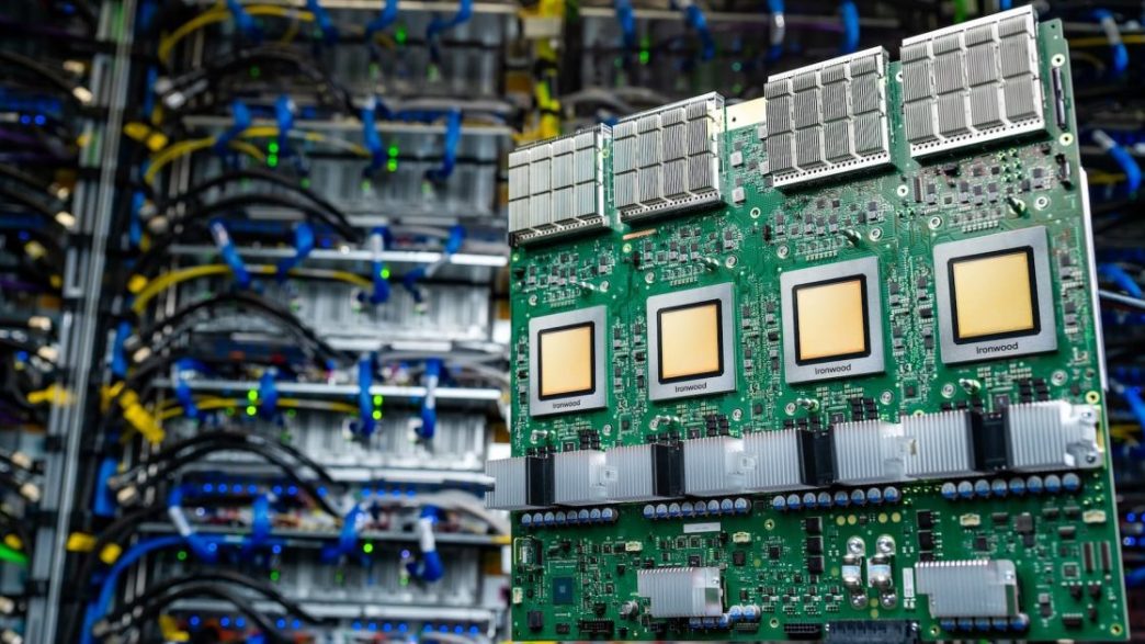 Google dévoile le TPU Ironwood de 7e génération et Lyria, l'outil innovant de création musicale.