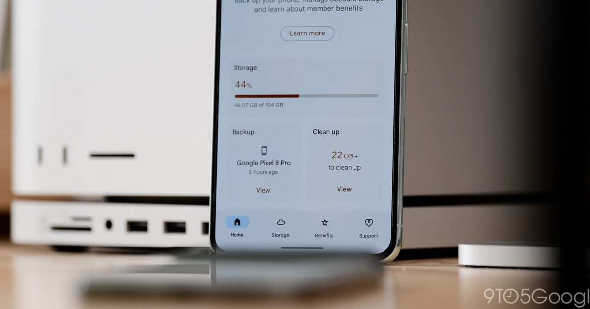 Google One a récemment introduit son plan AI Ultra, offrant un accès exclusif à des fonctionnalités avancées d'intelligence artificielle. Cependant, cette nouveauté a entraîné la dissimulation de certains plans de stockage précédemment populaires, notamment le forfait de 200 Go. Actuellement, les options de stockage disponibles sont limitées aux plans de 100 Go et 2 To, avec l'ajout du plan AI Ultra. Cette évolution pourrait inciter les utilisateurs à opter pour des forfaits plus coûteux, augmentant ainsi les revenus de Google. (01net.com)