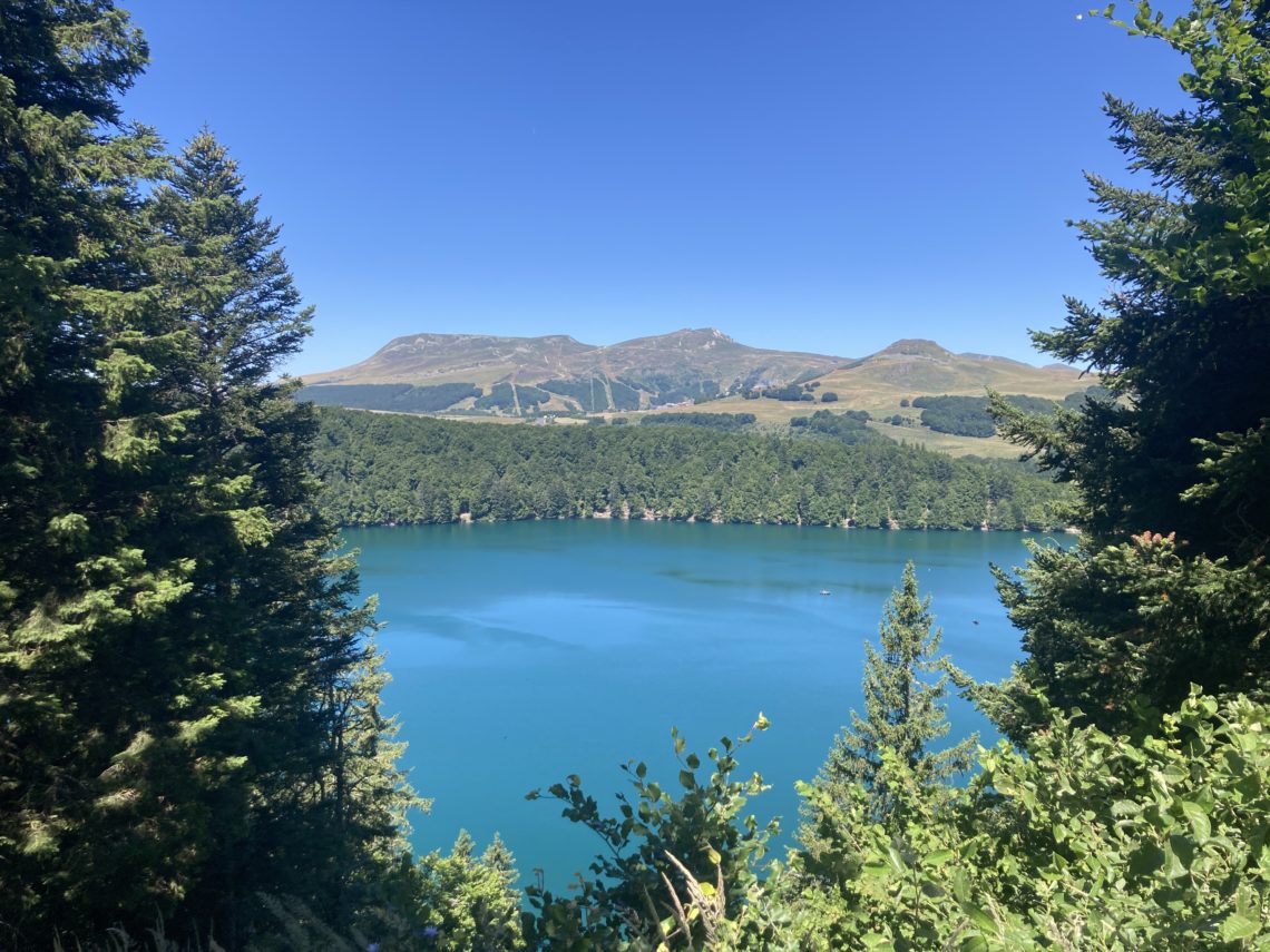 découvrez nos astuces incontournables pour profiter pleinement de l'auvergne. que vous soyez en quête de sites touristiques, de bonnes adresses gastronomiques ou d'activités de plein air, nos conseils vous guideront à travers les merveilles de cette région unique en france.