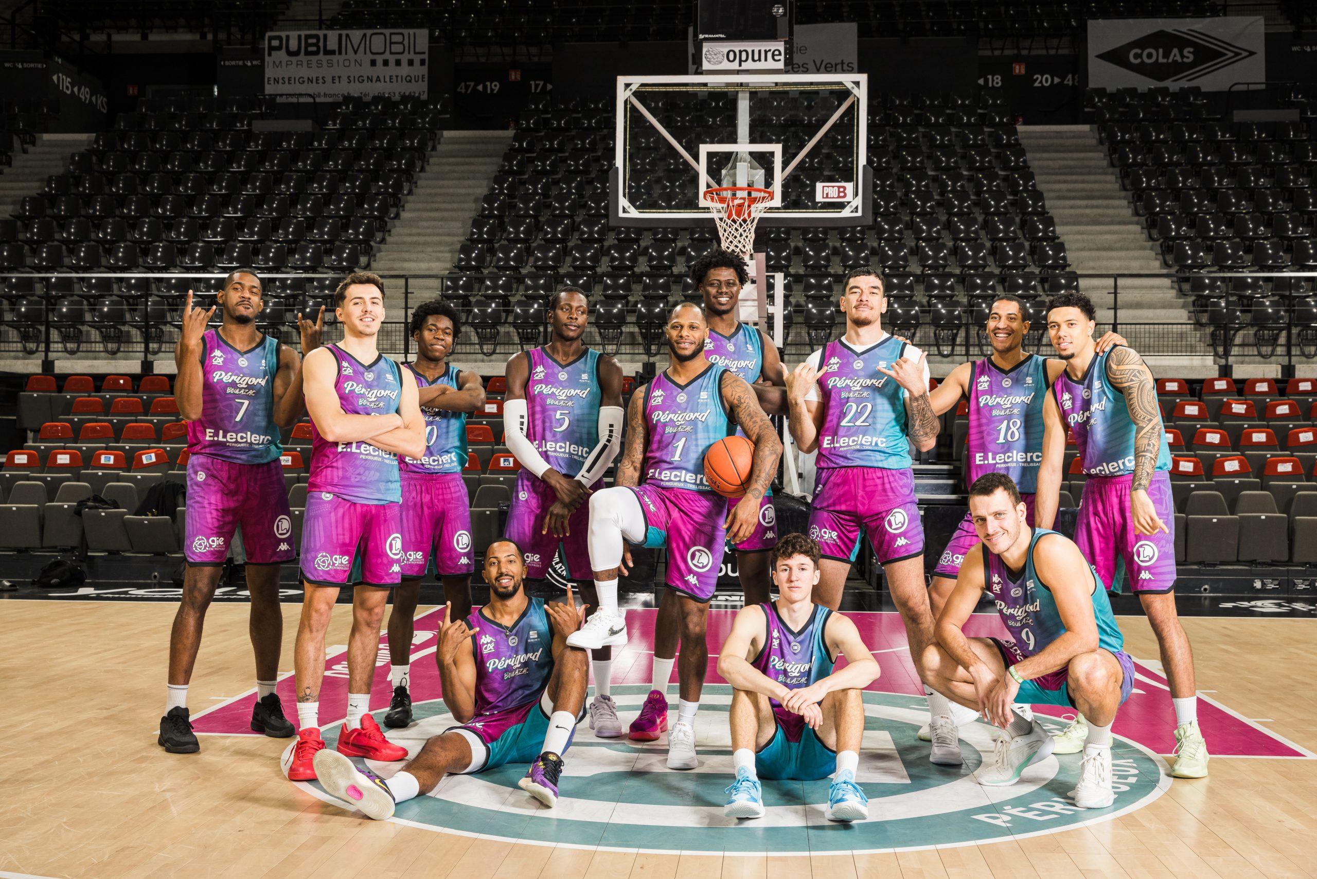 découvrez notre sélection de boutiques de basketball, où vous trouverez une vaste gamme d'équipements, tenues et accessoires pour tous les passionnés de ce sport. que vous soyez joueur amateur ou professionnel, dénichez les meilleures marques et conseils pour améliorer votre jeu.