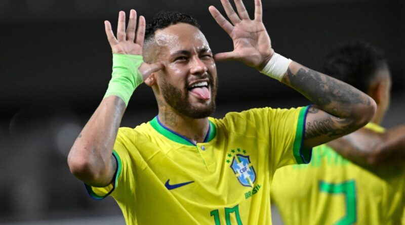 découvrez les footballeurs les plus riches de 2025, leur fortune impressionnante et comment ils ont transformé le sport en une véritable industrie lucrative. plongez dans les salaires astronomiques, les contrats juteux et les investissements astucieux de ces stars du ballon rond.