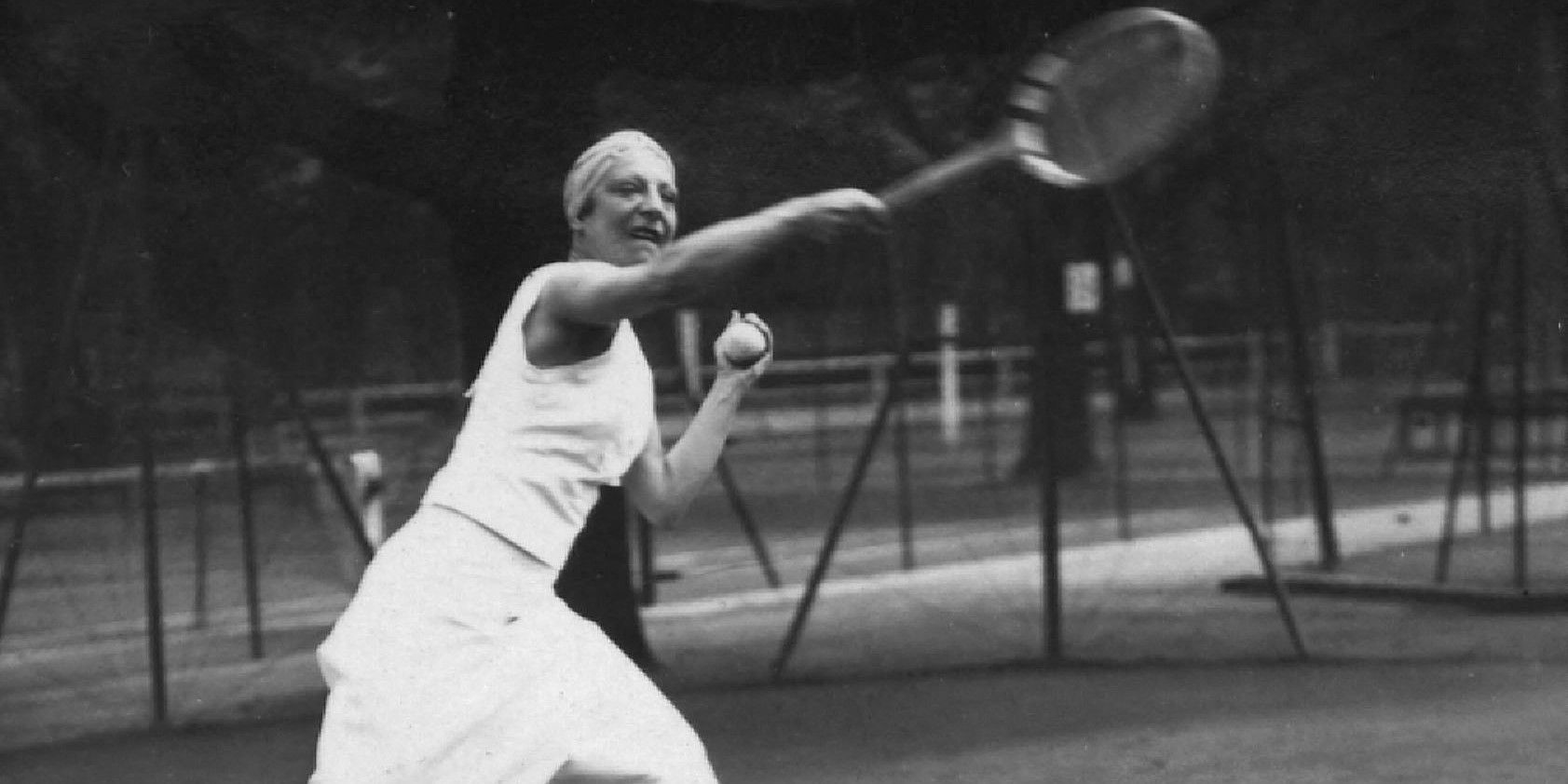 découvrez les grandes légendes du tennis féminin, leur parcours inspirant, leurs victoires mémorables et l'impact qu'elles ont eu sur le monde du sport. plongez dans l'univers fascinant de ces joueuses emblématiques qui ont marqué l'histoire du tennis et continuent d'inspirer des générations entières.
