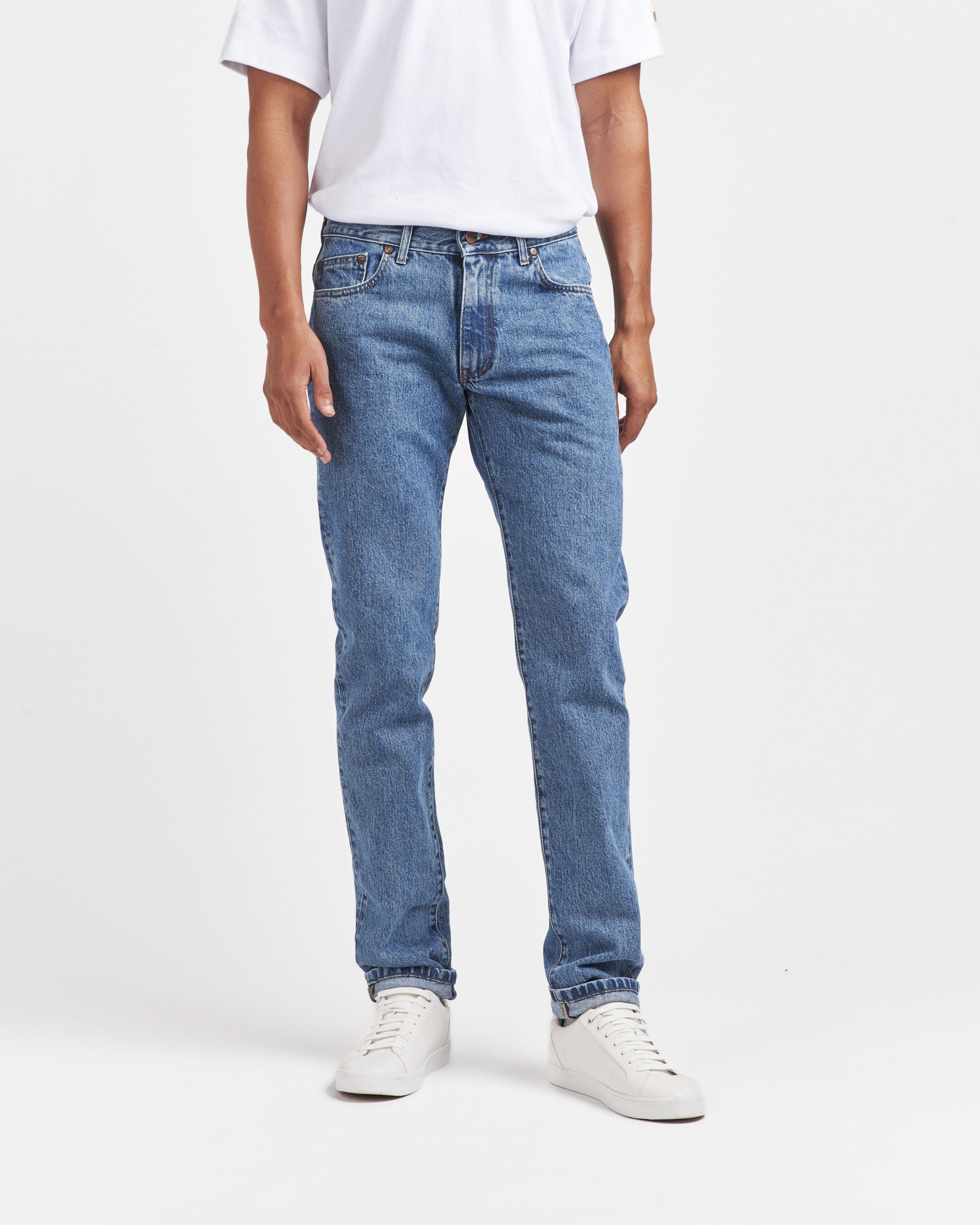 découvrez les dernières tendances des jeans pour hommes en 2025. confort, style et durabilité se rencontrent dans notre sélection. mettez à jour votre garde-robe avec les modèles incontournables de cette année!