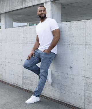 découvrez notre collection exclusive de jeans hommes 2025, alliant style moderne et confort optimal. trouvez le modèle parfait pour chaque occasion, avec des coupes tendances et des matériaux de qualité. mettez à jour votre garde-robe dès maintenant !