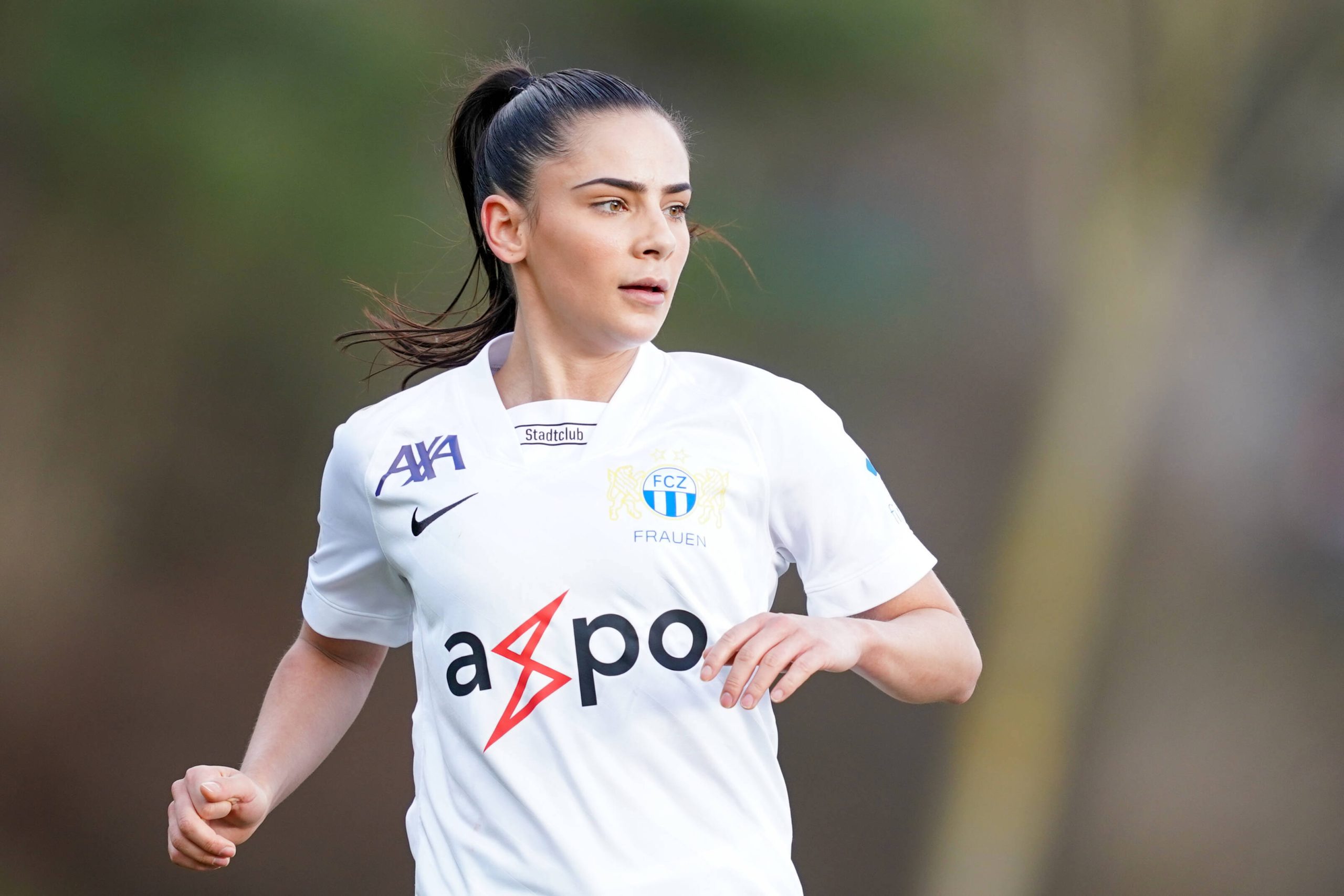 découvrez l'histoire fascinante des légendes du fc zurich, le club emblématique de football suisse. plongez dans les récits des joueurs qui ont marqué les esprits et façonné l'identité de cette équipe mythique.