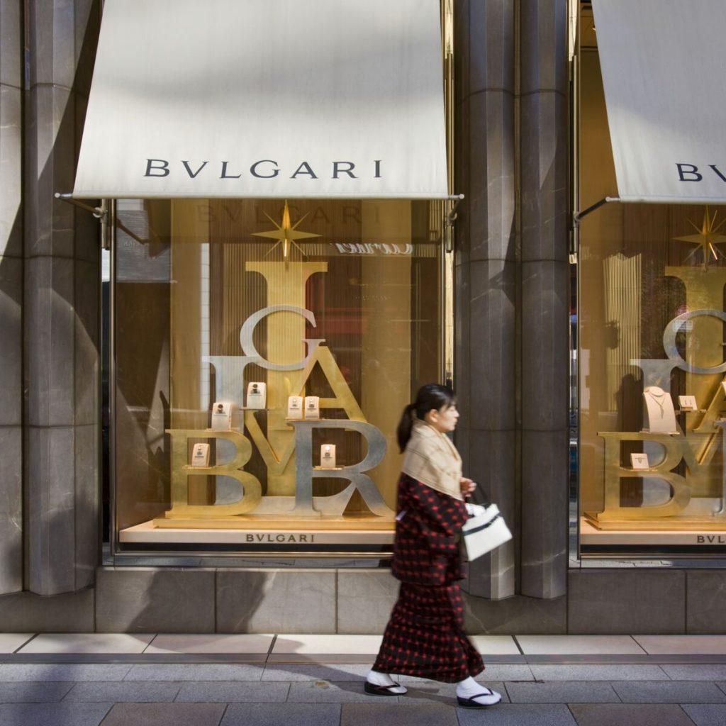 découvrez notre collection exclusive de vêtements de luxe pour 2025, alliant élégance intemporelle et tendances contemporaines. offrez-vous le style raffiné que vous méritez avec des pièces uniques, alliant qualité et savoir-faire.