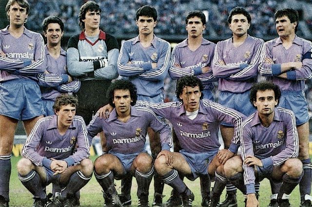 découvrez l'univers fascinant des légendes du real madrid, leurs exploits mémorables, et l'impact indélébile qu'ils ont laissé dans l'histoire du football. plongez dans les récits des joueurs emblématiques qui ont fait briller le maillot blanc sur les terrains du monde entier.