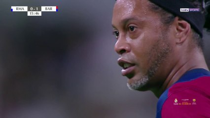 découvrez les légendes du real madrid, ces joueurs emblématiques qui ont marqué l'histoire du club. plongez dans les récits inspirants de héros du football qui ont fait briller le maillot blanc sur les plus grandes scènes du monde.