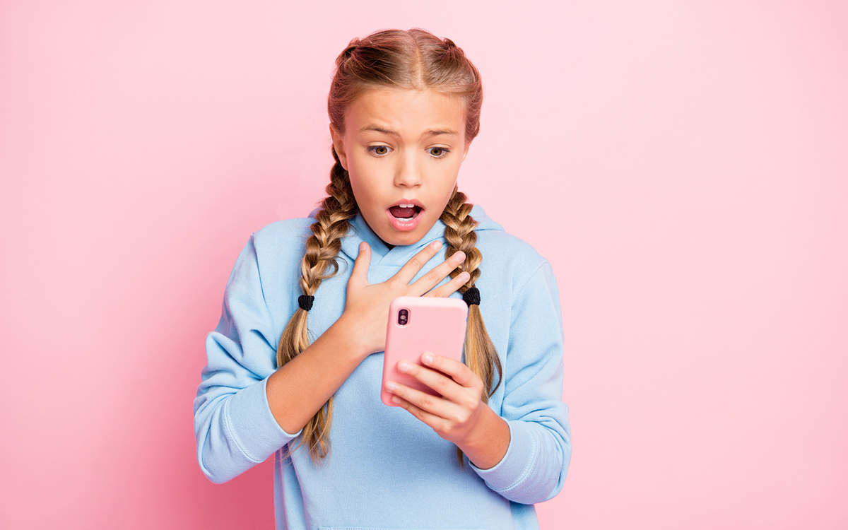 découvrez comment l'intelligence artificielle peut être utilisée de manière sécurisée et responsable par les utilisateurs mineurs. apprenez les bonnes pratiques pour protéger la vie privée des jeunes tout en tirant parti des outils technologiques innovants.