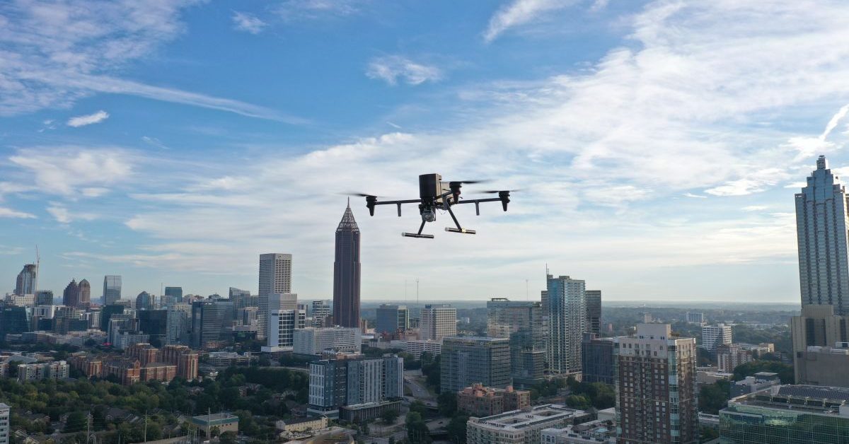 Nouveau drone américain capable de lire des plaques d'immatriculation à 2 000 pieds de distance : une avancée technologique impressionnante