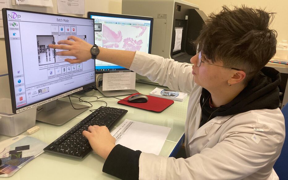 découvrez comment l'intelligence artificielle transforme la recherche scientifique, accélère les découvertes et ouvre de nouvelles perspectives.