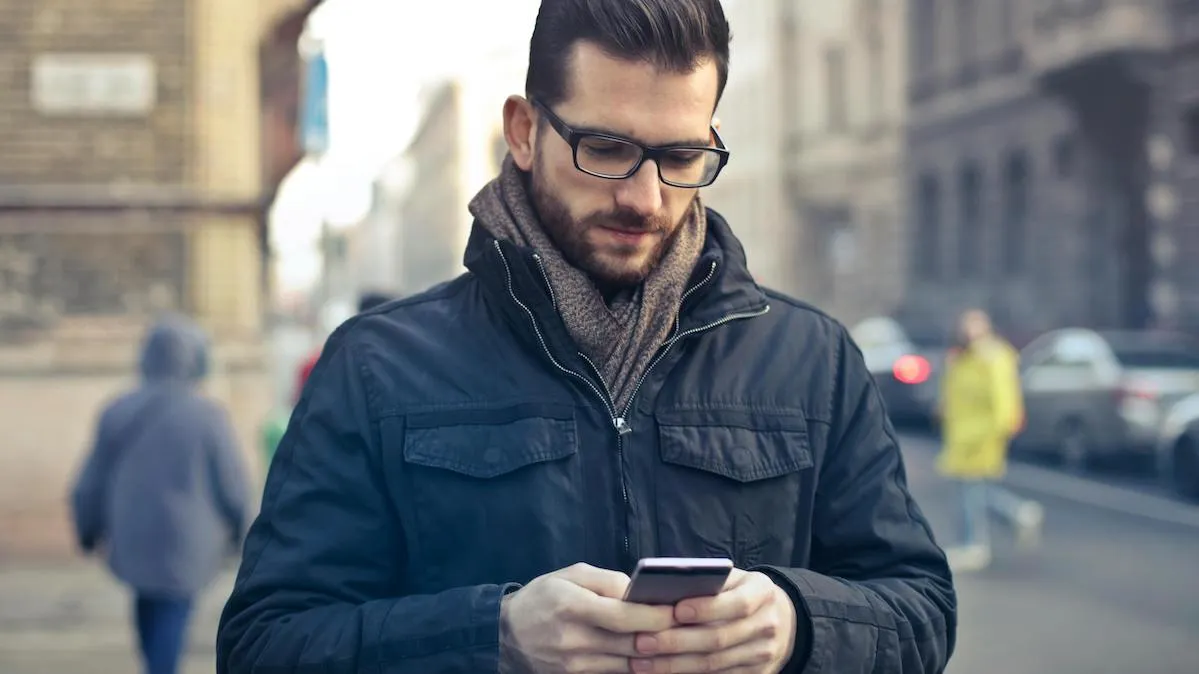 découvrez pourquoi google déconseille l'utilisation du wifi public et comment protéger vos données personnelles lors de vos connexions à internet.