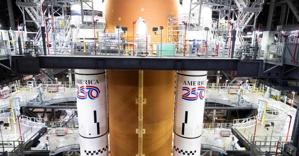 NASA's Artemis 2 : des autocollants pour célébrer le 250e anniversaire américain et l'exploration spatiale