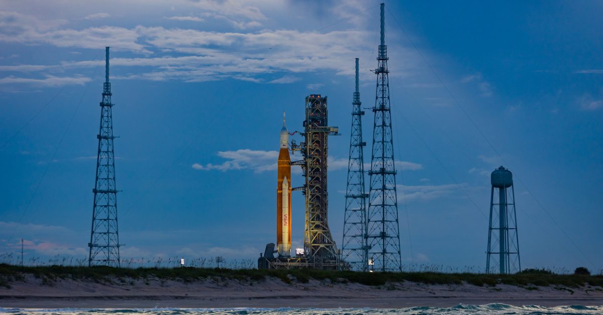 Artemis 2 : le lancement imminent de la fusée vers la rampe de lancement en moins de deux semaines