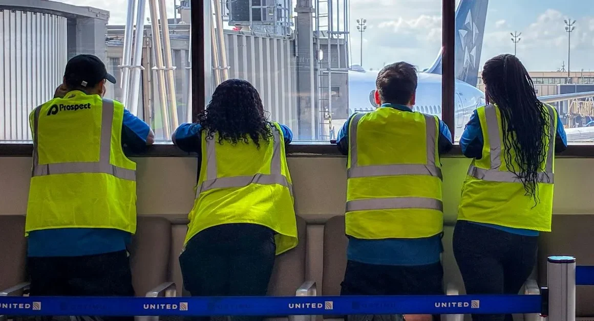 Chaos à l’aéroport du Texas : menace de drone ou test de laser ? La réouverture sème le doute