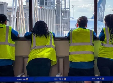 Chaos à l’aéroport du Texas : menace de drone ou test de laser ? La réouverture sème le doute