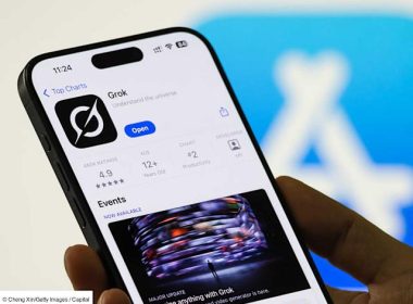 tesla déploie l'ia grok en europe, révolutionnant l'expérience utilisateur avec des fonctionnalités avancées d'intelligence artificielle.