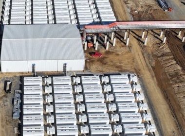 découvrez comment le tesla megapack alimente un centre d'intelligence artificielle au brésil, garantissant une énergie fiable et durable pour les technologies de pointe.