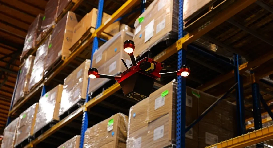 Drones dans les entrepôts : la révolution qui remplace les inventaires traditionnels
