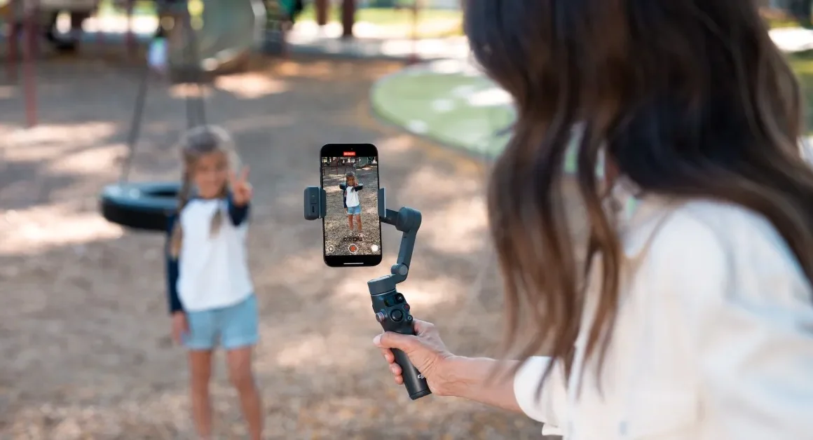 Gimbals pour smartphones DJI à prix réduit : oubliez les trépieds !