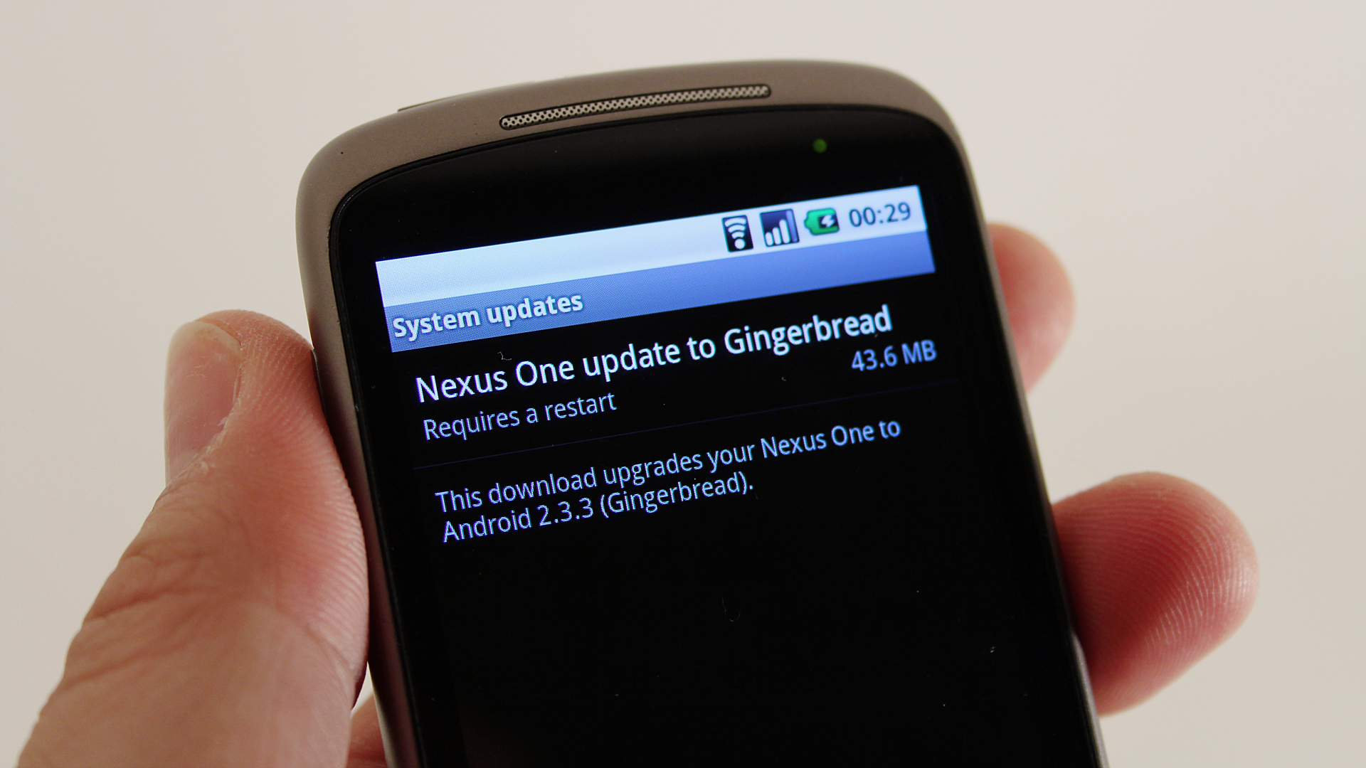 découvrez comment rendre votre ancien smartphone android plus rapide grâce à nos astuces simples et efficaces pour optimiser ses performances.