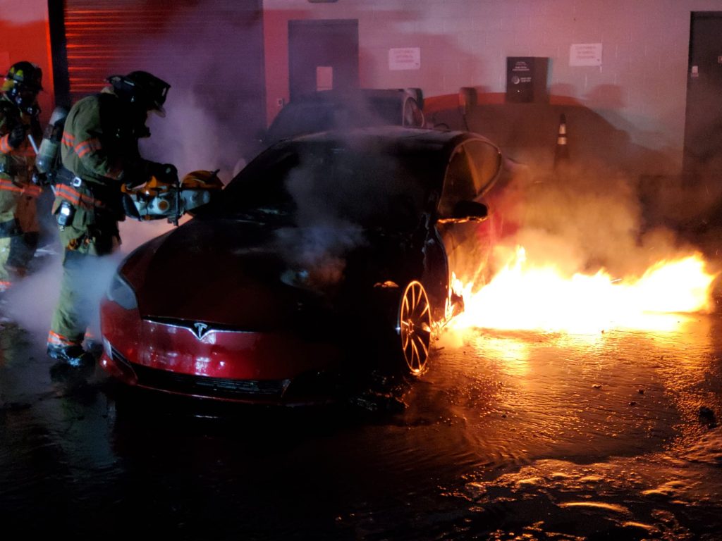 l'auteur de l'incendie d'une tesla plaide coupable et risque jusqu'à 70 ans de prison. découvrez les détails de cette affaire judiciaire exceptionnelle.