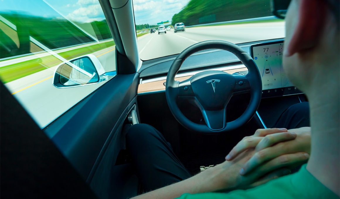 participez au débat sur le transfert et l'évolution du système de conduite autonome tesla, ses enjeux technologiques, sécuritaires et éthiques.