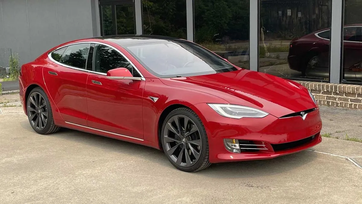 tesla annonce l'arrêt de la production des modèles s et x, marquant un tournant dans sa stratégie automobile.