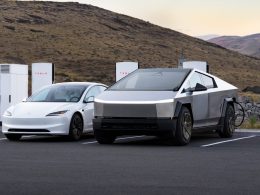 tesla déploie la nouvelle génération de superchargeurs v4 avec 400 bornes, offrant une recharge ultra-rapide et une meilleure expérience pour les conducteurs de véhicules électriques.