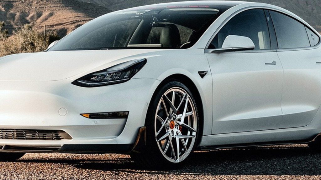 tesla domine le marché des véhicules électriques en norvège avec une part de 98 %, consolidant sa position de leader incontesté.