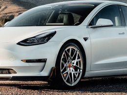 tesla domine le marché des véhicules électriques en norvège avec une part de 98 %, consolidant sa position de leader incontesté.