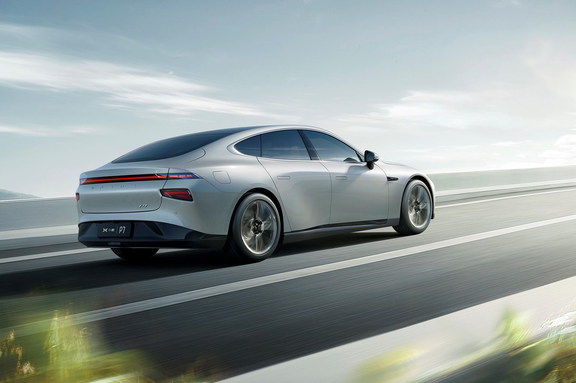 découvrez comment tesla intensifie sa stratégie publicitaire sur les réseaux sociaux pour renforcer sa présence et attirer davantage de clients.