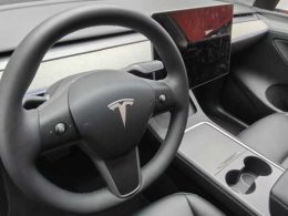 tesla saluée pour son système de conduite autonome innovant, offrant sécurité et performance sur la route.