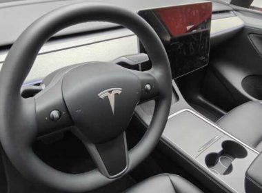 tesla saluée pour son système de conduite autonome innovant, offrant sécurité et performance sur la route.
