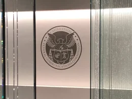 Évolution de la stratégie dronique aux États-Unis : nouvelles initiatives de la FCC pour un avenir aérien innovant