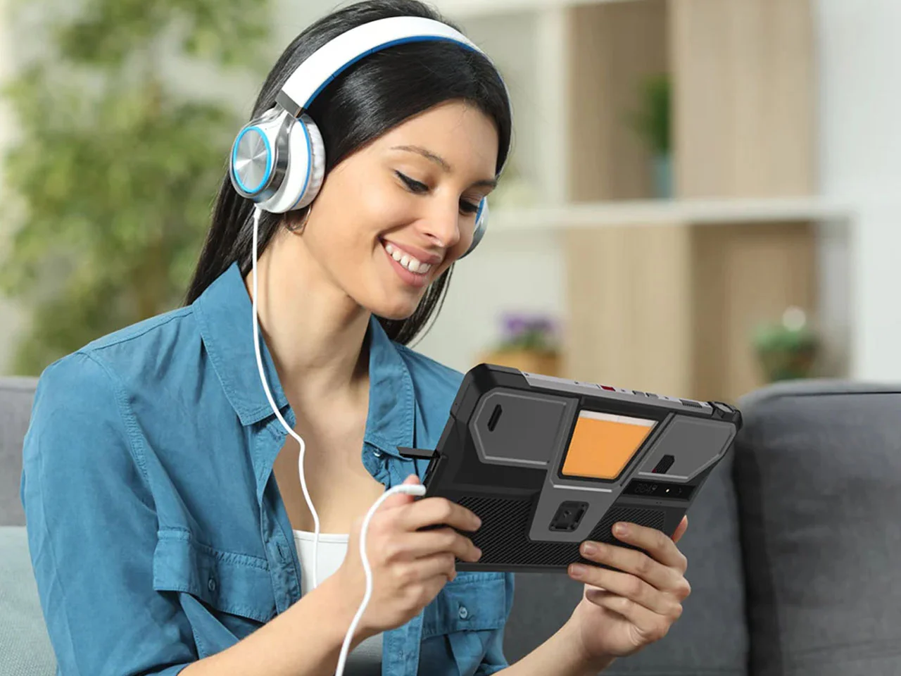 Découvrez le Tank Pad Ultra : La tablette robuste qui se transforme en projecteur à courte focale!