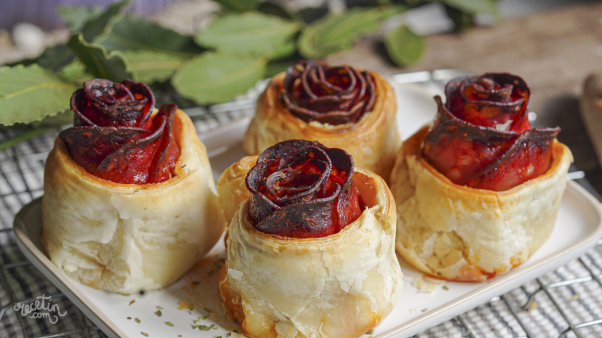 Rosas de hojaldre au chorizo : une recette délicieuse pour vos apéritifs gourmands.