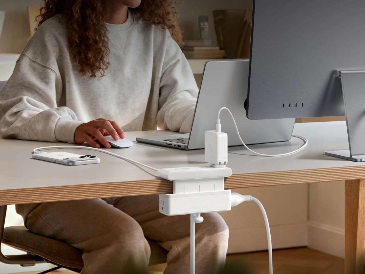 Découvrez comment le Power Strip Anker à 70 $ transforme votre bureau : dites adieu aux câbles désordonnés!
