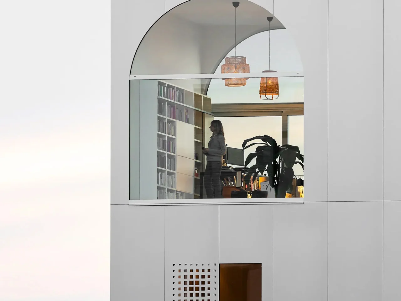 Découvrez le Phare de Studioninedots : Une Maison Verticale à Amsterdam aux Boîtes Empilées de Manière Créative !