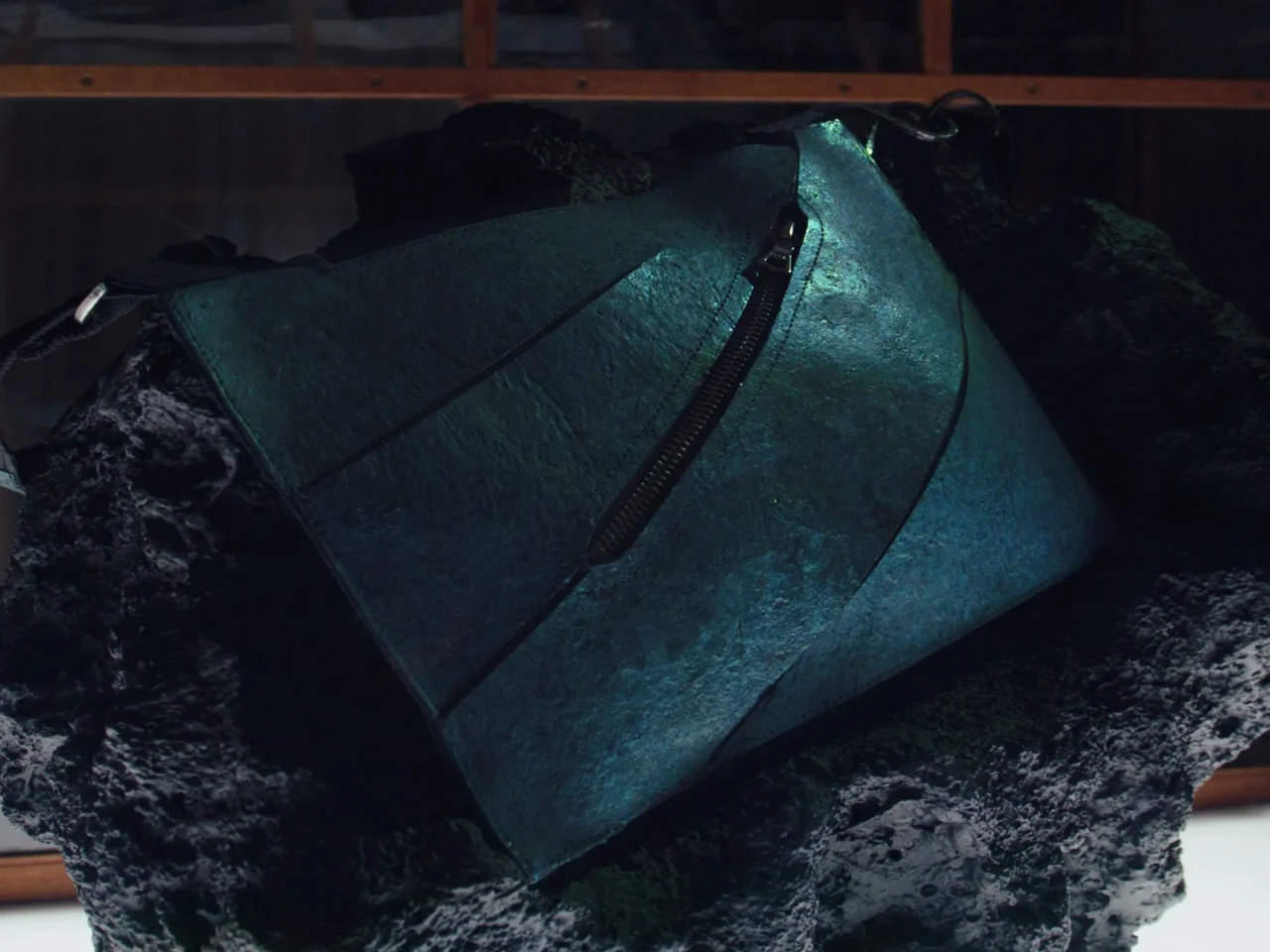 Découvrez le Premier Sac à Main en Cuir de T-Rex au Monde : Pourquoi Ce Bijou de Luxe Coûte 663 000 $!