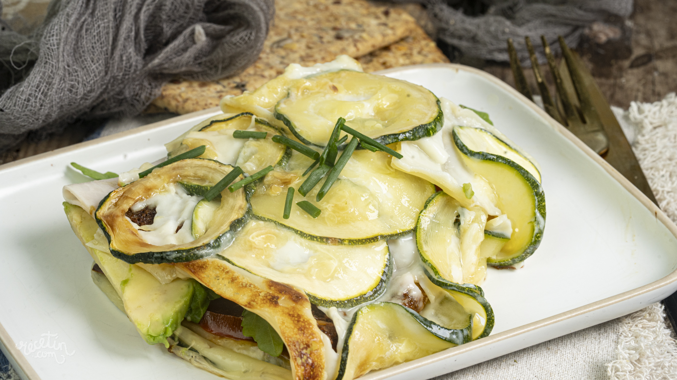 Paquets de courgette aux légumes et à la dinde, recette légère et facile - plare. Paquets de courgette aux légumes et à la dinde, recette légère et facile